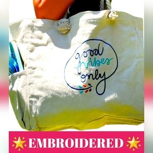 $55, 4.99⛵🛍️ GOOD VIBES Large Canvas Getaway Bag NEW w/gift pkg. See all pics